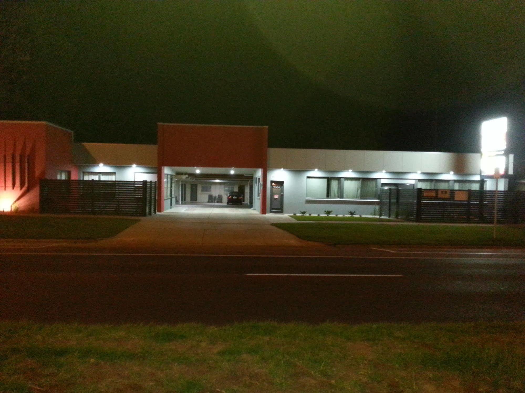 High Street Motel Echuca Bagian luar foto